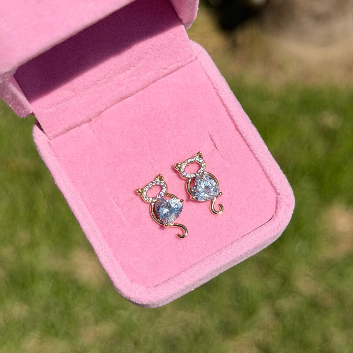 Boucles-d-oreille-puce-chat-coeur-enfant-filles