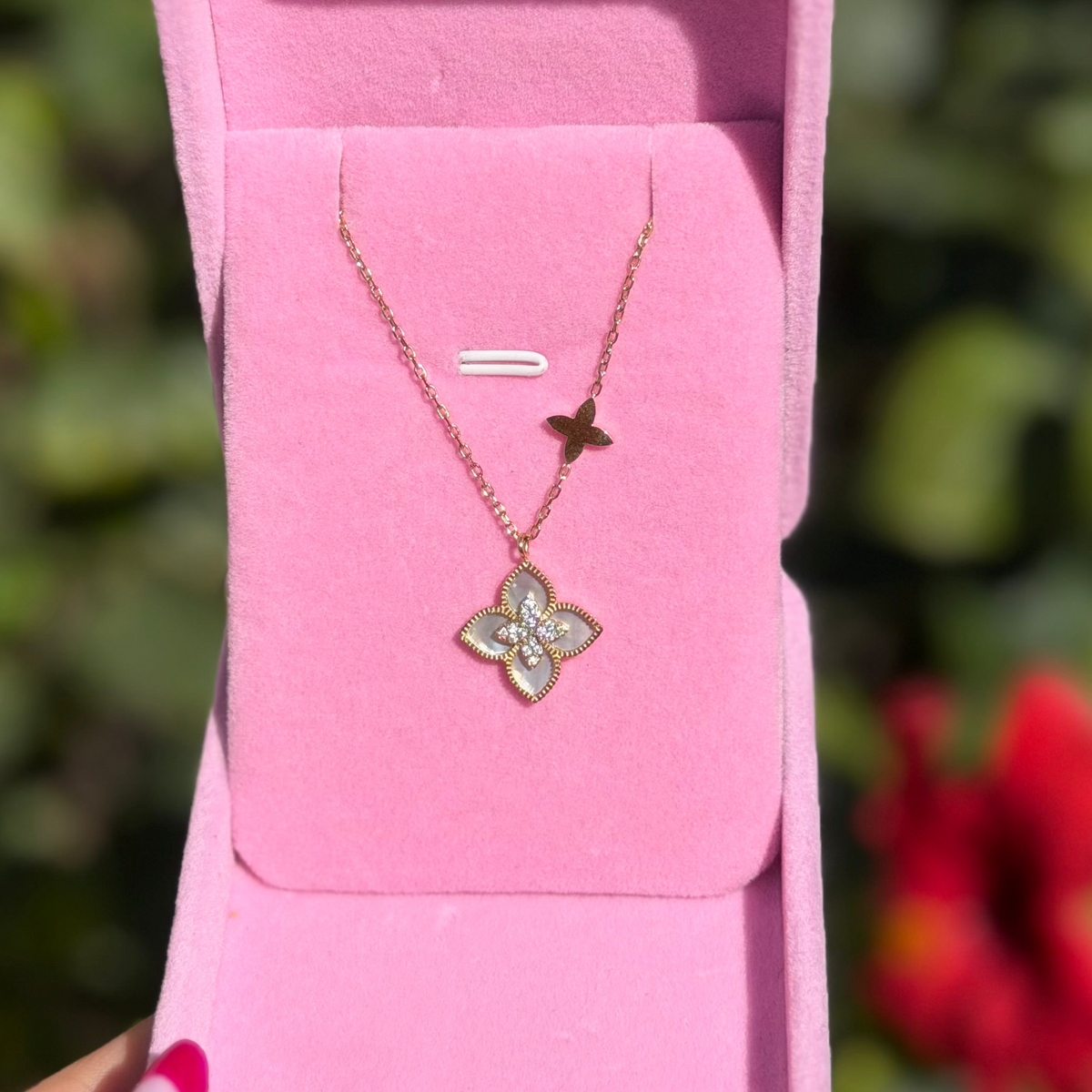 Collier Fleur nacrée