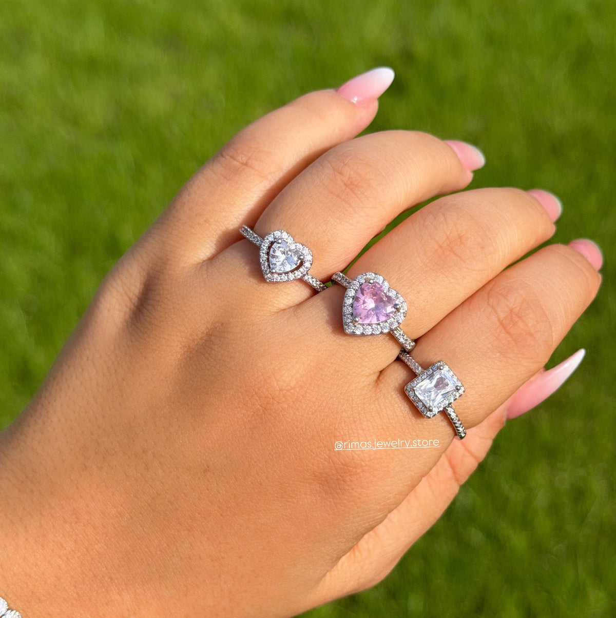 bague-coeur-cadeau-femme-adore-portee-main