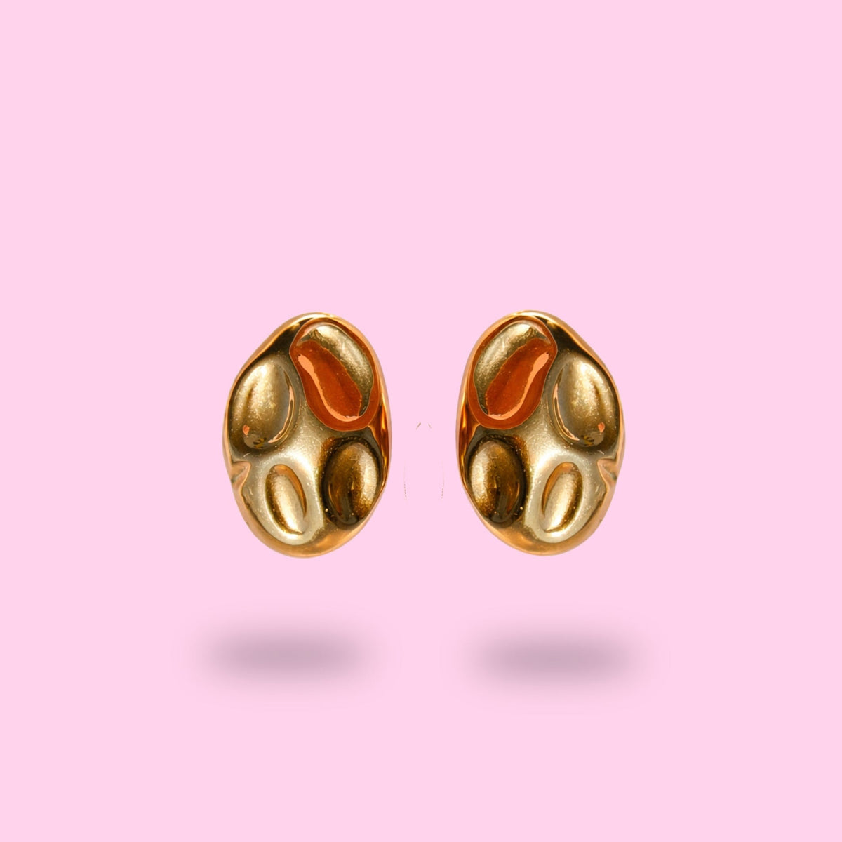 boucles d'oreilles dorées effet foissé