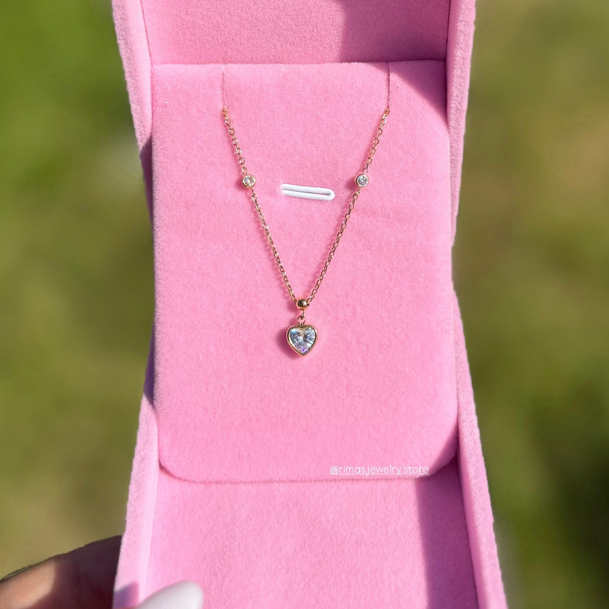 collier-femme-coeur-brillant-simple