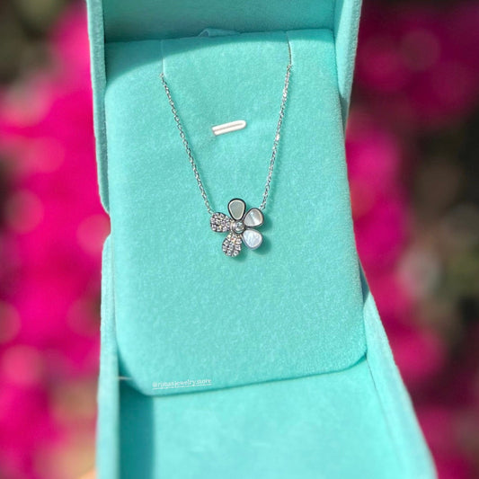 collier-fleur-brillante-argente-cadeau-pandora-pendentif